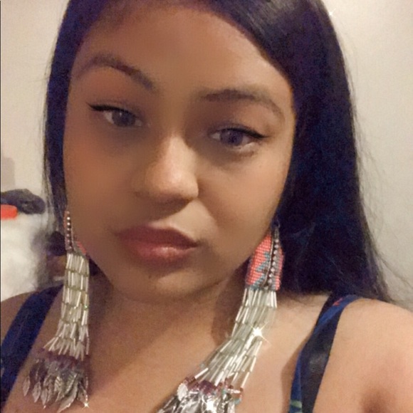 Meet your Posher, Anna 💕 - Picture 6 of 15